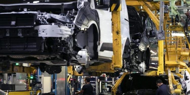 Las matriculaciones cierran 2022 con una caída del 5,4%