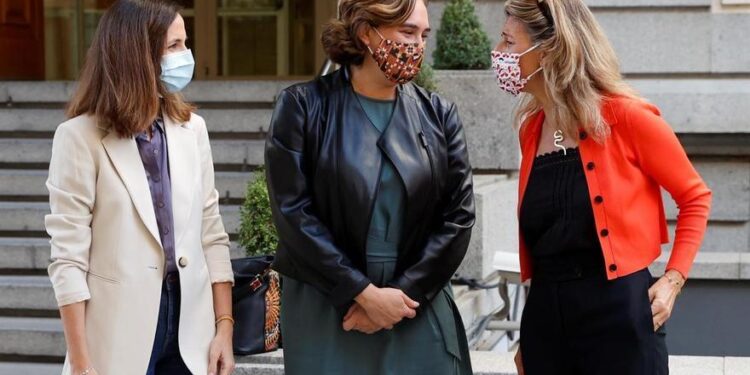 Ada Colau trabaja por una ‘entente cordiale’ entre Podemos y Yolanda Díaz antes de las municipales