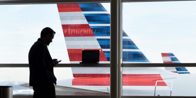 Las 9 mejores tarjetas de crédito para viajeros de American Airlines de enero de 2023