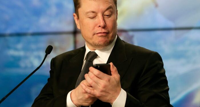 Uno de los últimos ejecutivos de Twitter anteriores a Elon Musk que dejó la compañía dijo que él y el multimillonario intercambiaron ideas a las 3 a.m.