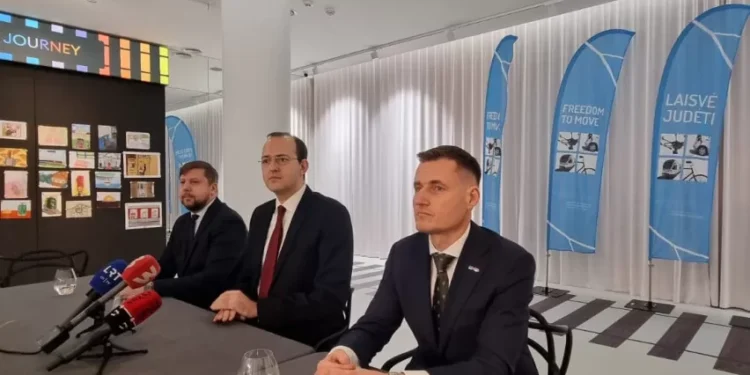 El Ministerio de Transportes y «LTG Link» Firman Acuerdo sobre Transporte de Pasajeros por Ferrocarril
