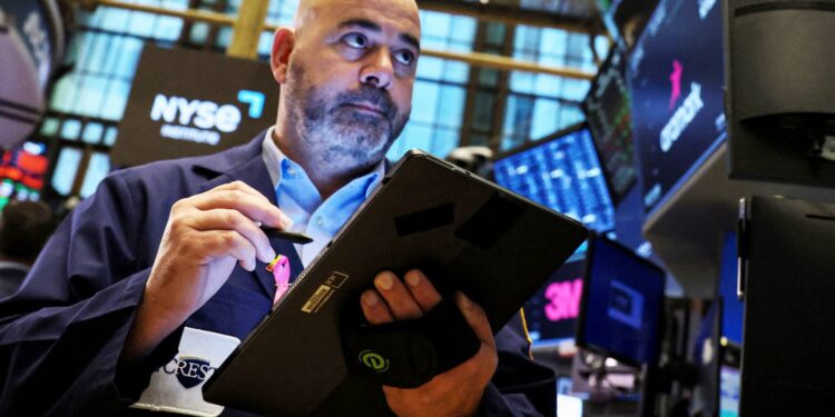 Los futuros de acciones suben a medida que los inversores miran hacia el informe de empleo del viernes