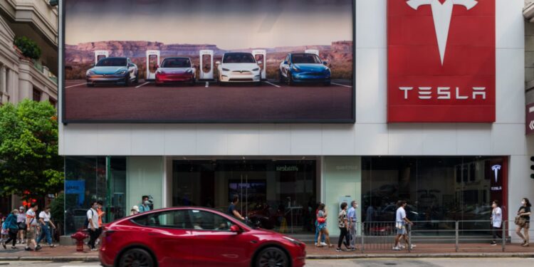 Las acciones de los proveedores de Tesla saltan cuando el fabricante de automóviles eléctricos reduce los precios de algunos modelos en China