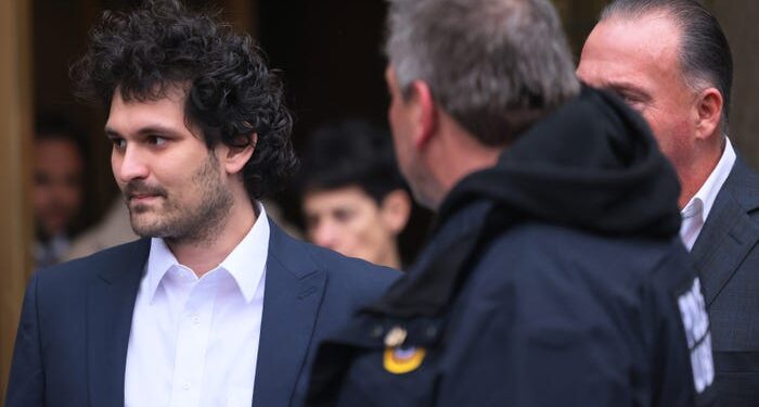 Los investigadores de fraude de FTX están profundizando en el círculo íntimo de Sam Bankman-Fried –  y, según los informes, tienen al ex ingeniero Nishad Singh en la mira