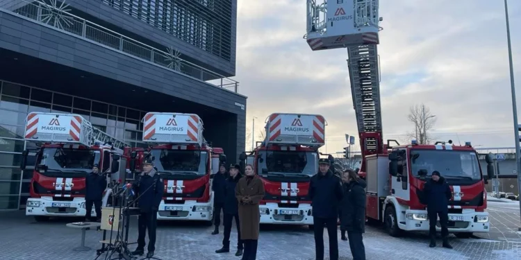 Entregan 4 Escaleras de Carro a Bomberos y Rescatistas