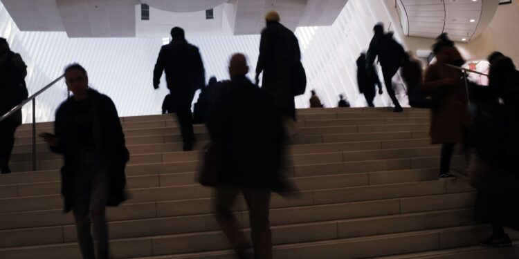 La tasa de desempleo de EE. UU. cae en diciembre, pero aumenta para las mujeres negras y los hombres hispanos