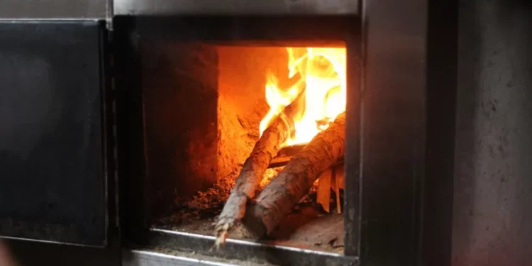 Te recordamos que es necesario cumplir con los requisitos medioambientales a la hora de calentar la casa