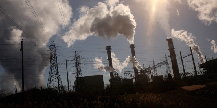 Biden propone límites más estrictos a la contaminación por hollín mortal