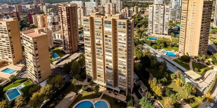 La venta de casas a extranjeros: un negocio millonario que bate récords en Alicante