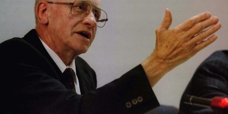 Muere Adriaan Vlok, temido ministro de Seguridad del Apartheid en Sudáfrica