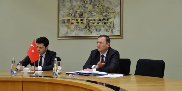 La ministra Agnė Bilotaitė agradeció al embajador turco su ayuda durante la crisis migratoria