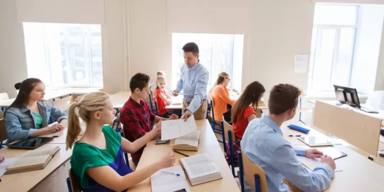 casi 2 mil  Los estudiantes realizaron sus ideas de negocios y fundaron 488 empresas educativas