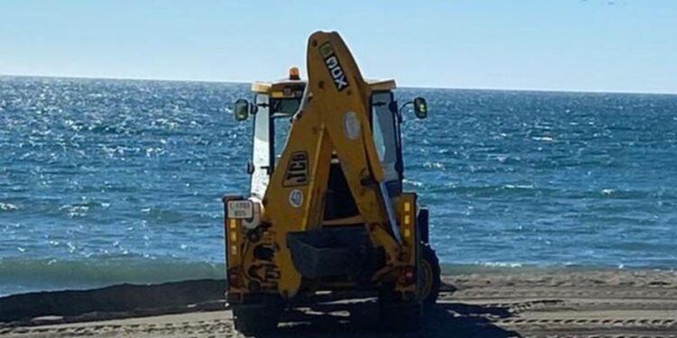 Refuerzan el cuidado de las playas en la Costa del Sol por el invierno cálido