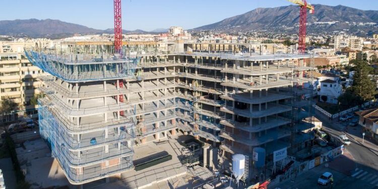 Cordia finaliza con éxito la estructura de Jade Tower en Fuengirola, dos meses antes de lo previsto