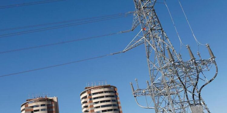 Las renovables permiten a enero cerrar con la luz más barata en 20 meses