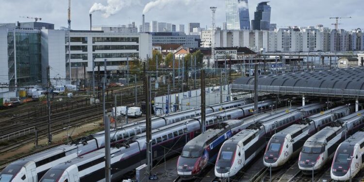 La Comisión Europea apoyará la puesta en marcha de trenes que unan España con Portugal, Francia o Países Bajos