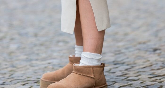 Las botas Ugg, un elemento básico de la moda de principios de la década de 2000, vuelven a estar de moda gracias a Gen Z y Kylie Jenner