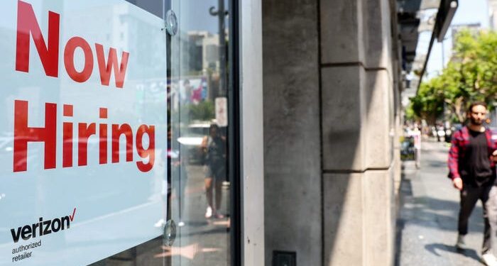 EE. UU. comenzó 2023 con un impresionante auge sorpresivo en el mercado laboral, agregando 517,000 empleos en enero