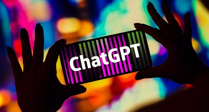 Las escuelas están prohibiendo ChatGPT, pero un ejecutivo de OpenAI dice que la tecnología es una herramienta vital para mejorar el aprendizaje en las aulas