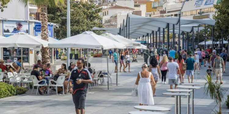 Los comercios de Torremolinos premiarán a sus clientes por San Valentín