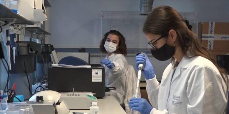 Sanidad notifica 8.387 nuevos casos de coronavirus y 53 muertes