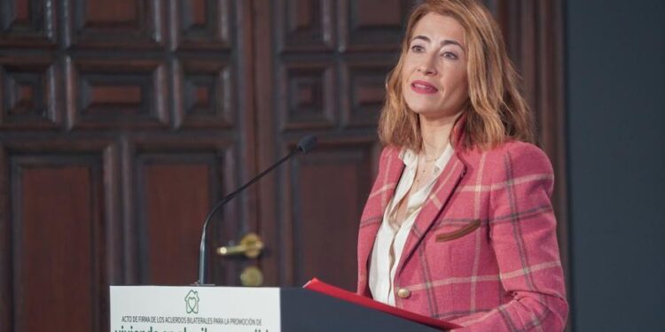 Raquel Sánchez insiste en que no se ha gastado «ningún euro público» por los trenes de Cantabria y Asturias