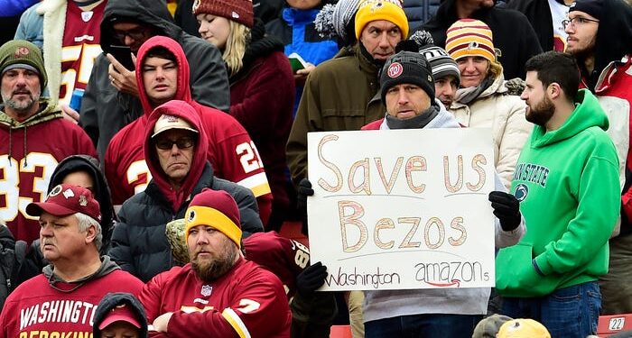 Robert Kraft dice que Jeff Bezos sería un 'gran propietario' de Washington Commanders ya que, según los informes, Dan Snyder espera ofertas más altas