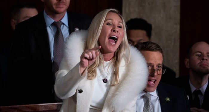La representante republicana Marjorie Taylor Greene descartó cualquier preocupación de ser reprendida por Kevin McCarthy por su conducta en el discurso del Estado de la Unión de Biden: 'Ni un solo bit'