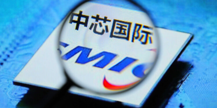 El mayor fabricante de chips de China, SMIC, registra ingresos récord en 2022, pero advierte sobre un año difícil por delante