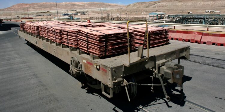 Los analistas ven fortaleza a corto plazo, 'cambio generacional' a largo plazo en los precios del cobre