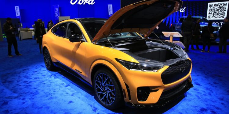 Ford avanzará con una planta de baterías EV de $ 3.5 mil millones con un socio chino