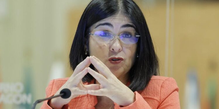 Darias achaca la falta de sanitarios a la gestión del PP y asegura que el Gobierno le está «dando la vuelta»
