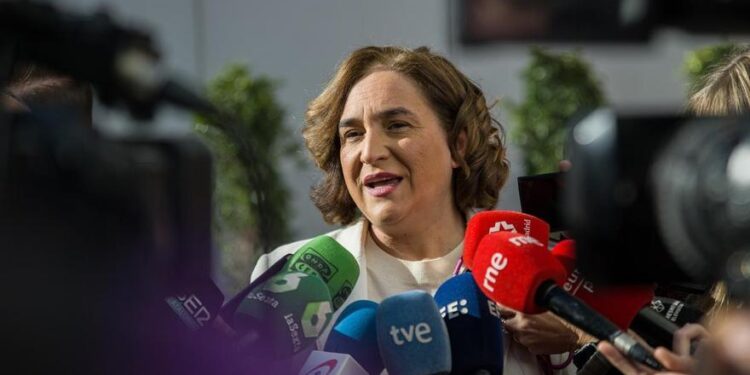 Ada Colau tendrá que ir a declarar como imputada en marzo por la querella del Fondo Vauras