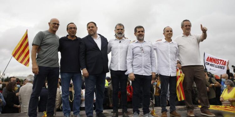 Forcadell, Rull y Forn descartan por ahora volver a la primera línea política