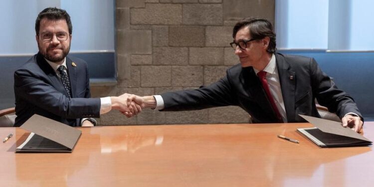 El Gobierno catalán supera los vetos a los presupuestos y escenifica la ruptura con Junts y CUP