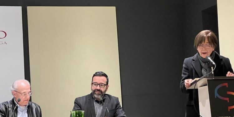 Manuel Salinas exhibe en el Ateneo su defensa de la poesía