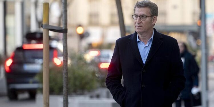 Feijóo considera «correcta» la renuncia de Cabrales como consejero del Banco de España