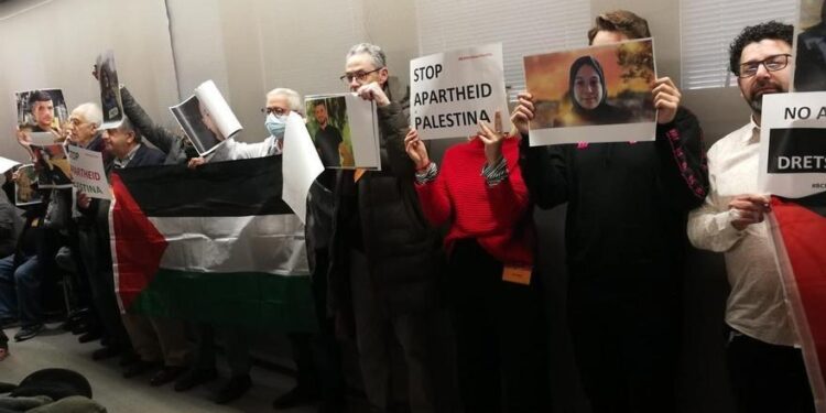 El Ayuntamiento de Barcelona rechaza el veto de Ada Colau a Israel