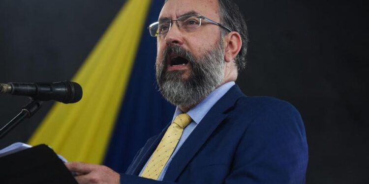La oposición venezolana elegirá a su candidato común en octubre
