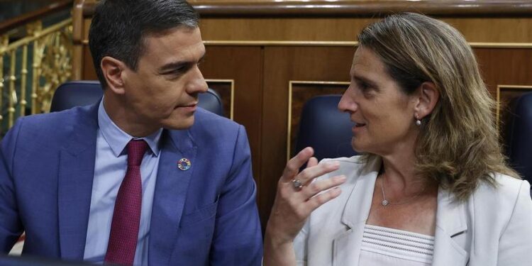La rebaja de luz para la ‘clase media’ sólo llega a 9.000 hogares frente al objetivo de alcanzar 1,5 millones