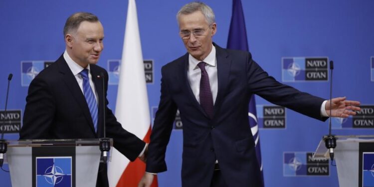 Stoltenberg pide más gasto en defensa en la OTAN ante «un mundo más peligroso»