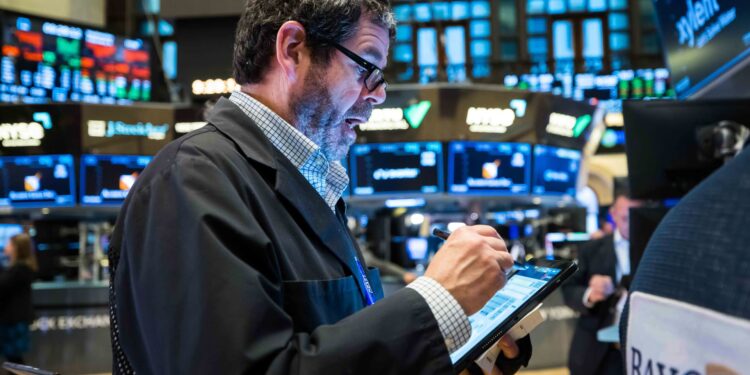 Los futuros de acciones son planos el miércoles por la noche mientras los comerciantes digieren las ganancias, datos más recientes: actualizaciones en vivo