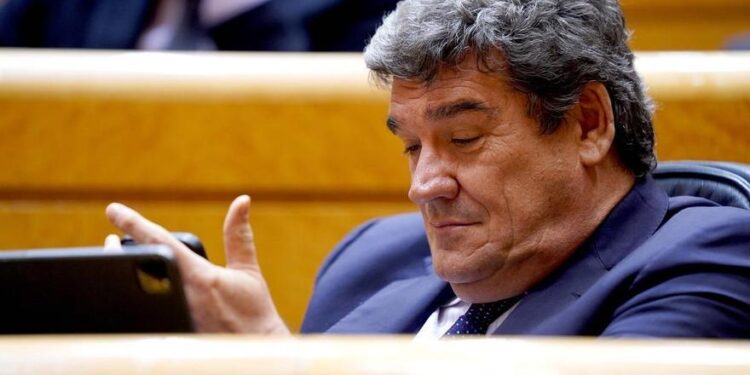 Escrivá avanza 67.000 ocupados más en febrero, un crecimiento similar al de antes de la guerra