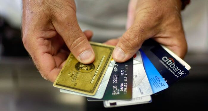 Los inversores del mercado de valores deben comenzar a preocuparse de que los estadounidenses se queden sin ahorros, dice el estratega de SoFi