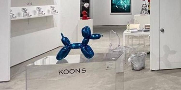 Una mujer rompe accidentalmente una escultura de 42.000 dólares de Jeff Koons