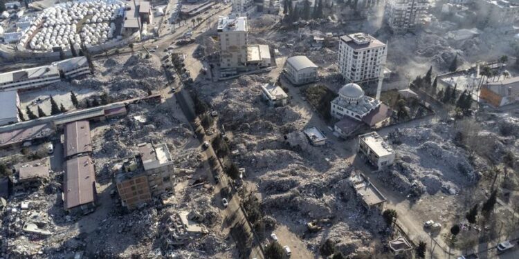 Turquía eleva a más de 40.600 los muertos en los terremotos