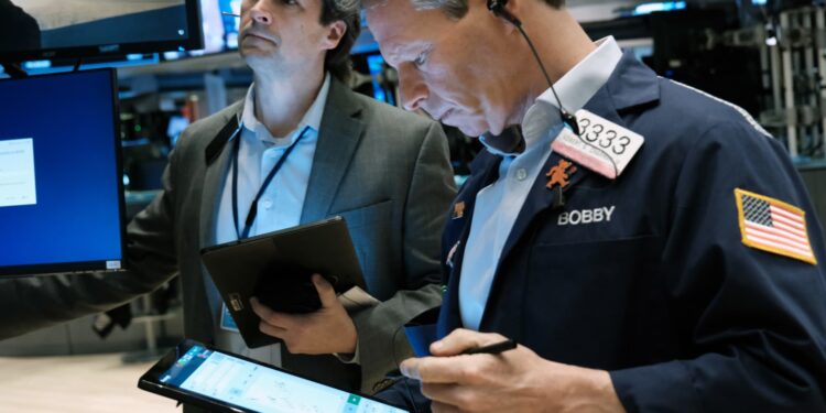 Wall Street está aumentando sus expectativas de aumentos de tasas y una recesión