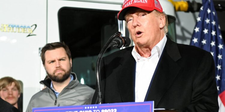 Trump promete permanecer en la carrera presidencial de 2024 incluso si es acusado penalmente