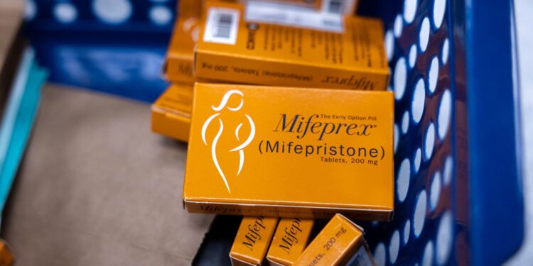Los estados republicanos dicen que la FDA no tiene la autoridad para anular las prohibiciones estatales de píldoras abortivas