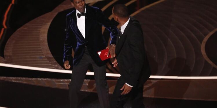 Los Oscar recuerdan la bofetada de Will Smith que sacudió la gala de 2022